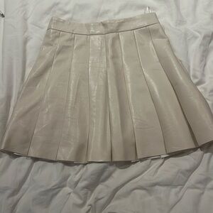 Cream aritzia leather pleated skirt size:00